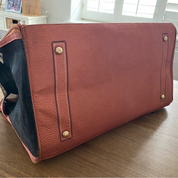 Amazing high quality pet carrier designer and luxury look. Gorgeous Cognac brown - Picture 12 of 17